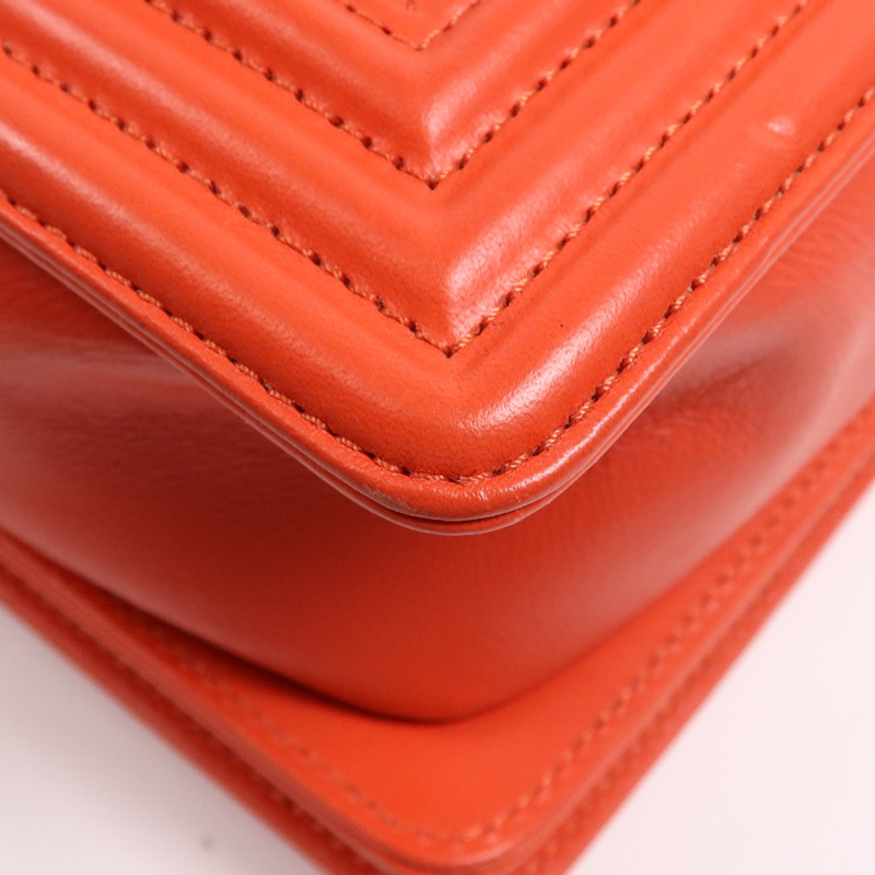 CHANEL 牛皮皮革Boy 28金扣鏈帶肩背袋-11