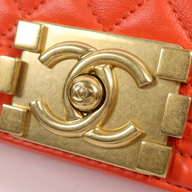 CHANEL 牛皮皮革Boy 28金扣鏈帶肩背袋-13