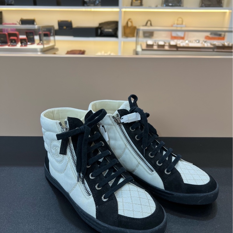 閑置Chanel香奈兒38碼黑白熊貓色系帶拉鏈休閑高幫鞋-3