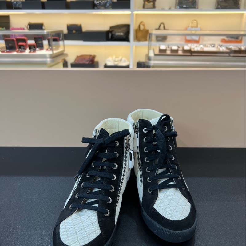 閑置Chanel香奈兒38碼黑白熊貓色系帶拉鏈休閑高幫鞋-6