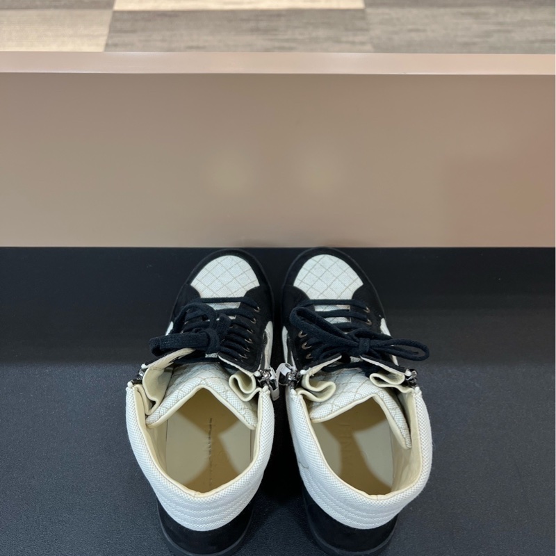 閑置Chanel香奈兒38碼黑白熊貓色系帶拉鏈休閑高幫鞋-7