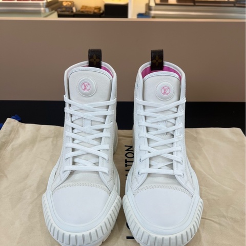 99新LV路易威登白粉松糕鞋高幫鞋 整體成色不錯 純白簡約大氣尺碼37.5