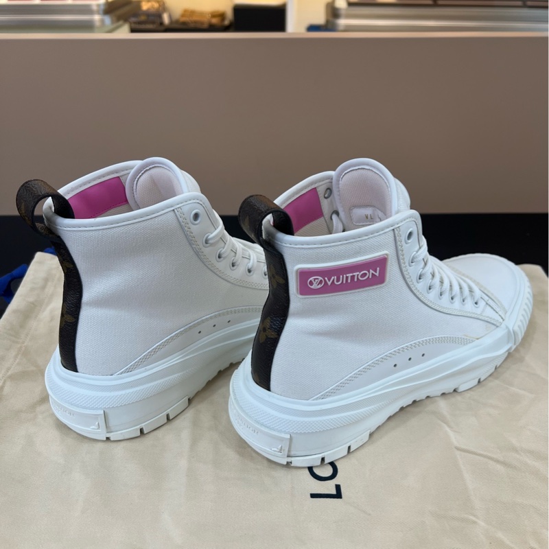 99新LV路易威登白粉松糕鞋高幫鞋 整體成色不錯 純白簡約大氣尺碼37.5-4