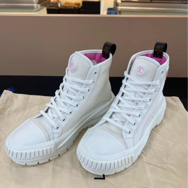 99新LV路易威登白粉松糕鞋高幫鞋 整體成色不錯 純白簡約大氣尺碼37.5-6