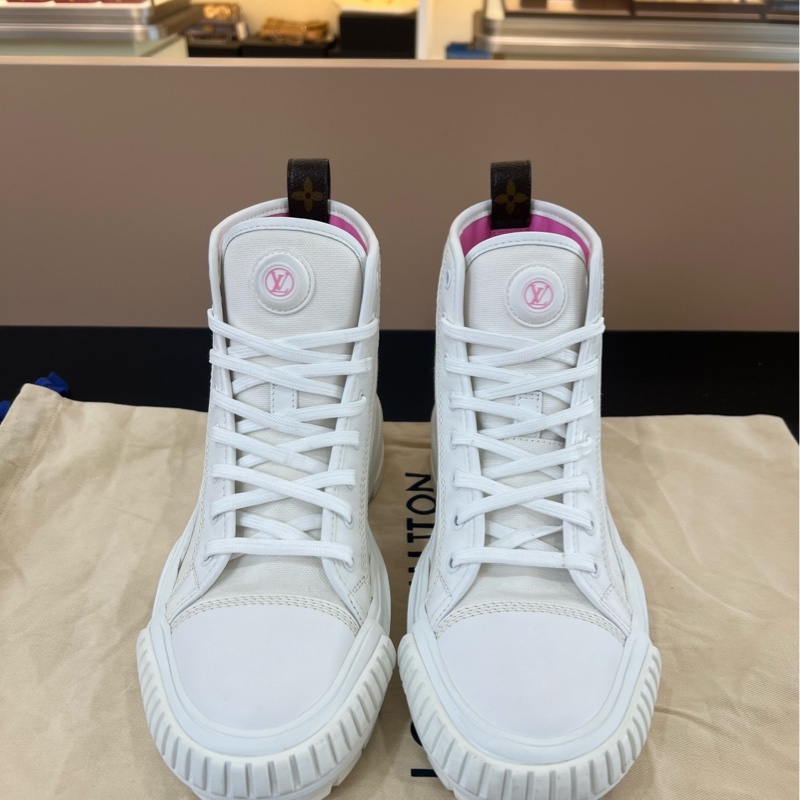 99新LV路易威登白粉松糕鞋高幫鞋 整體成色不錯 純白簡約大氣尺碼37.5-8