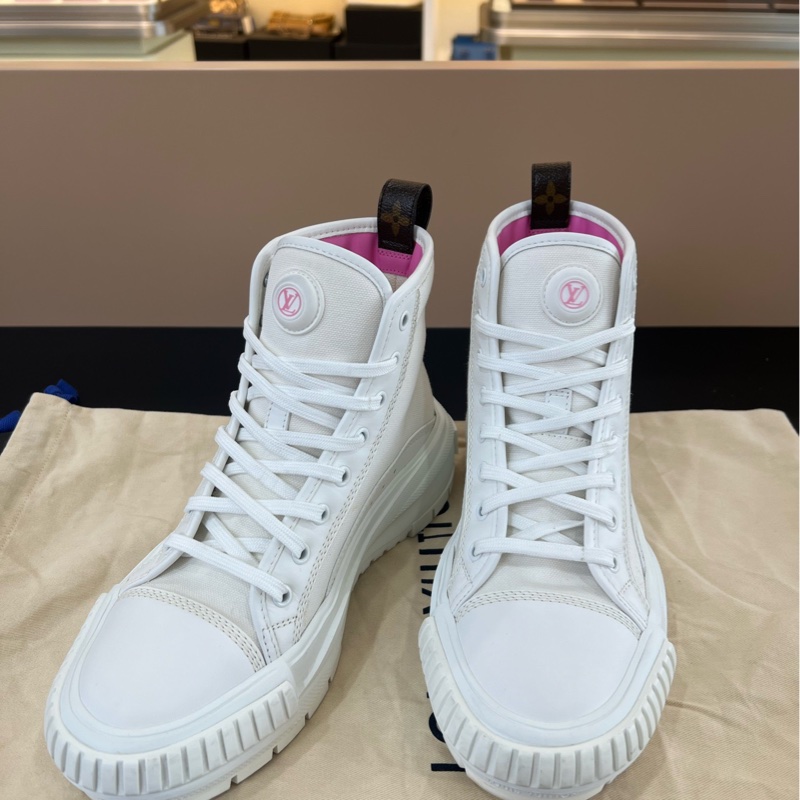 99新LV路易威登白粉松糕鞋高幫鞋 整體成色不錯 純白簡約大氣尺碼37.5-9