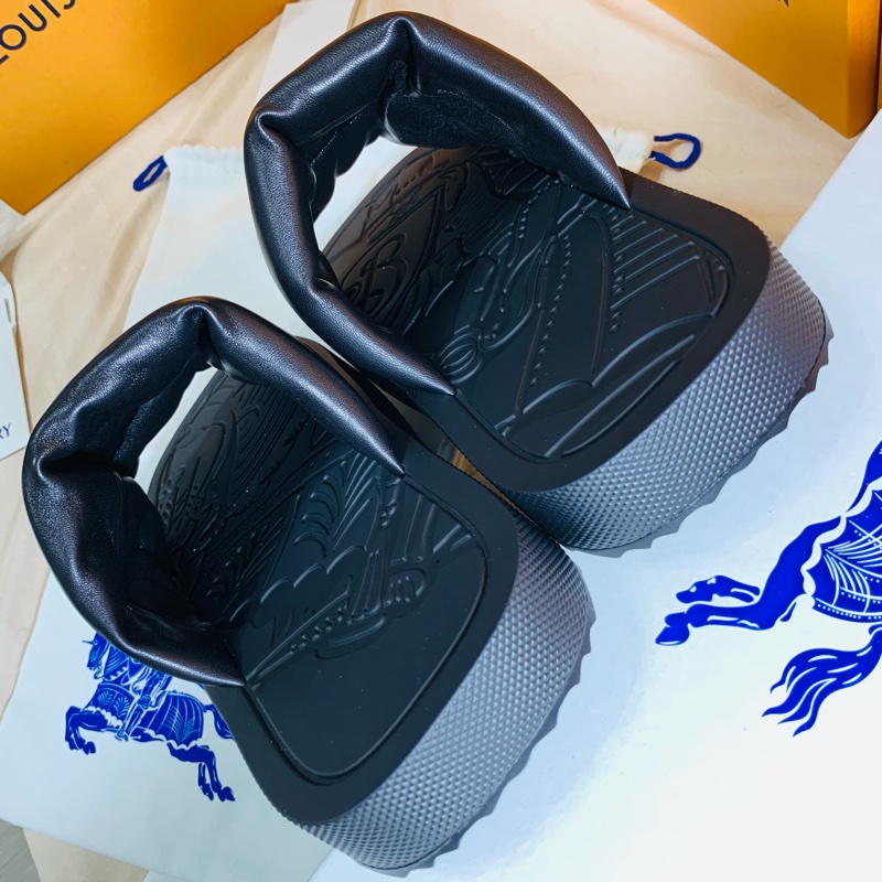 🎁全新盒裝 2024新款 Burberry 巴寶莉 皮革大戰馬厚底拖鞋(原價27500)-6