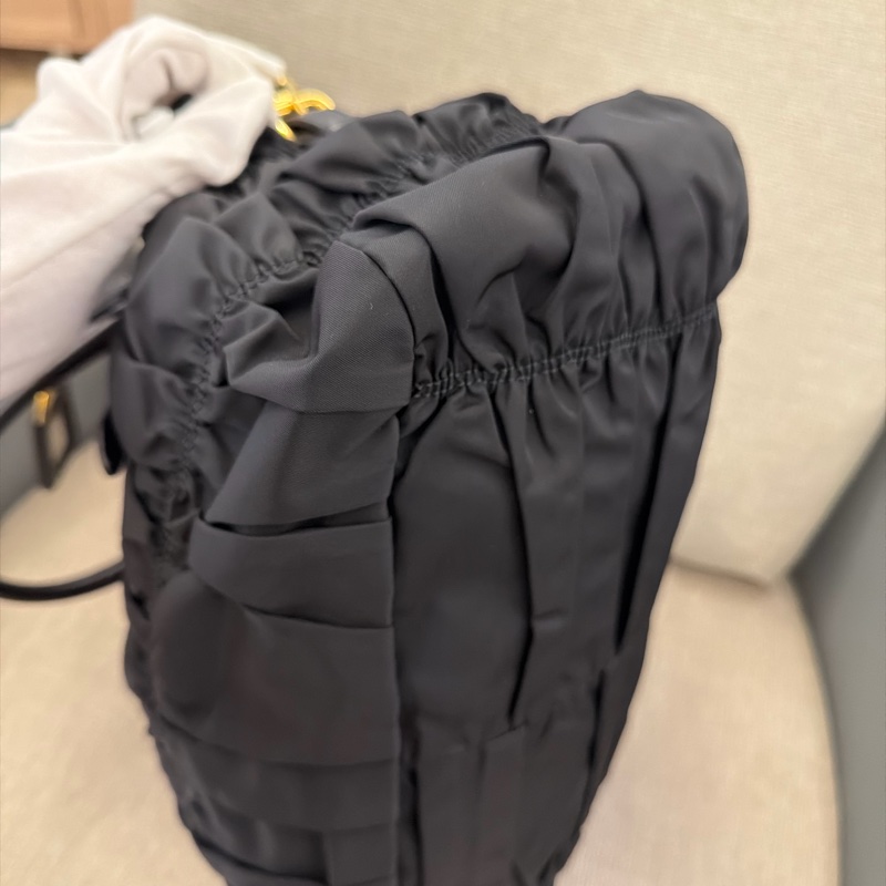 Prada尼龍黑皺摺手提斜背包-7