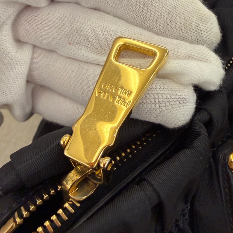 Prada尼龍黑皺摺手提斜背包-13