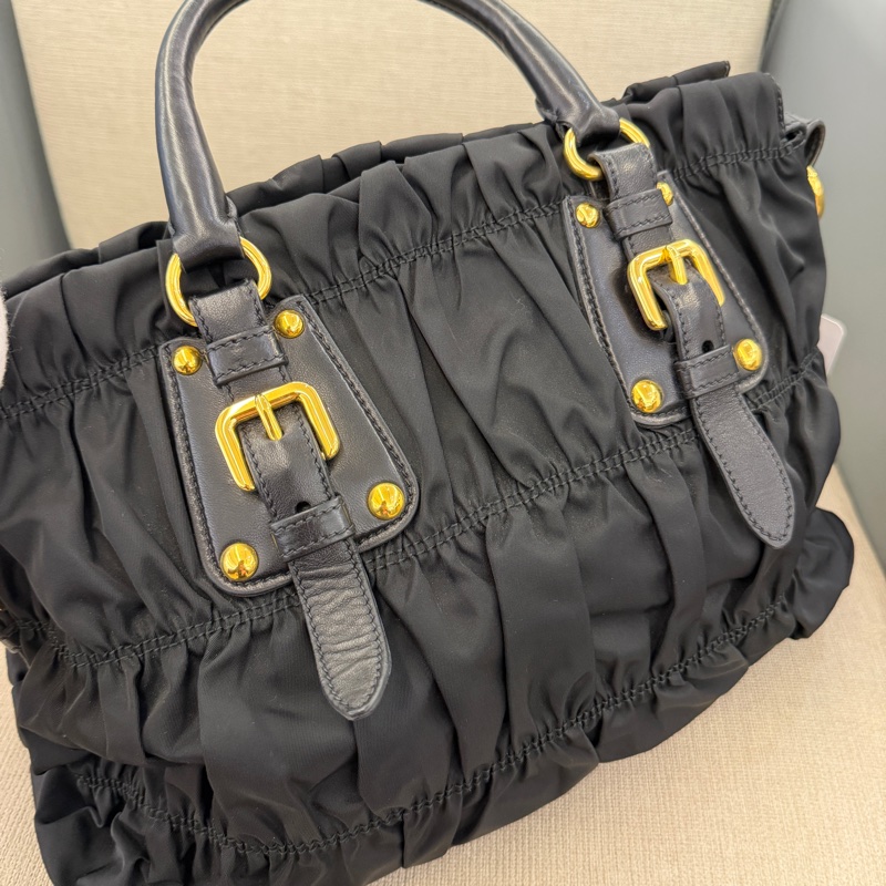 Prada尼龍黑皺摺手提斜背包-17