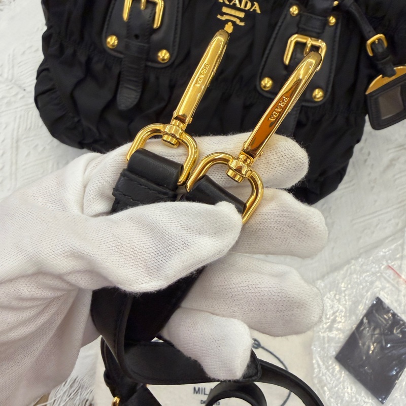 Prada尼龍黑皺摺手提斜背包-21