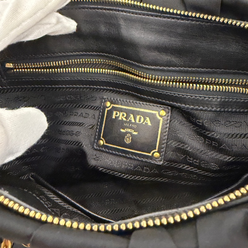 Prada尼龍黑皺摺手提斜背包-22