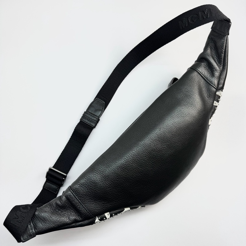 MCM Visetos Fursten 品牌圖騰鉚釘斑馬條紋印花胸肩背/腰包-1