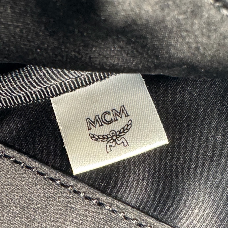 MCM Visetos Fursten 品牌圖騰鉚釘斑馬條紋印花胸肩背/腰包-3