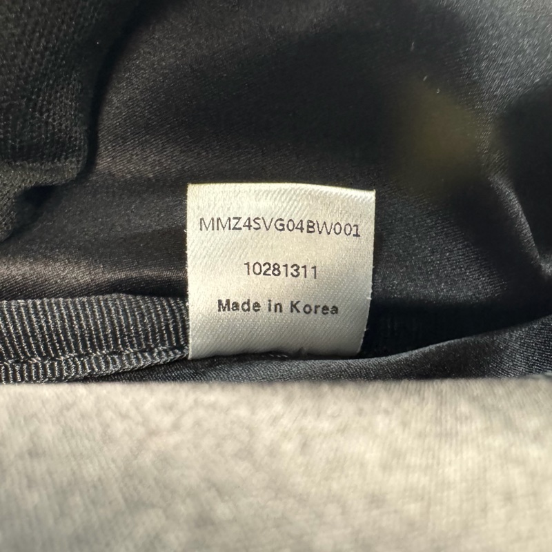 MCM Visetos Fursten 品牌圖騰鉚釘斑馬條紋印花胸肩背/腰包-4