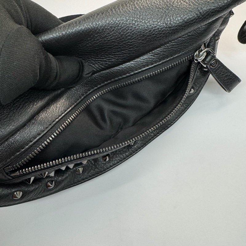 MCM Visetos Fursten 品牌圖騰鉚釘斑馬條紋印花胸肩背/腰包-11