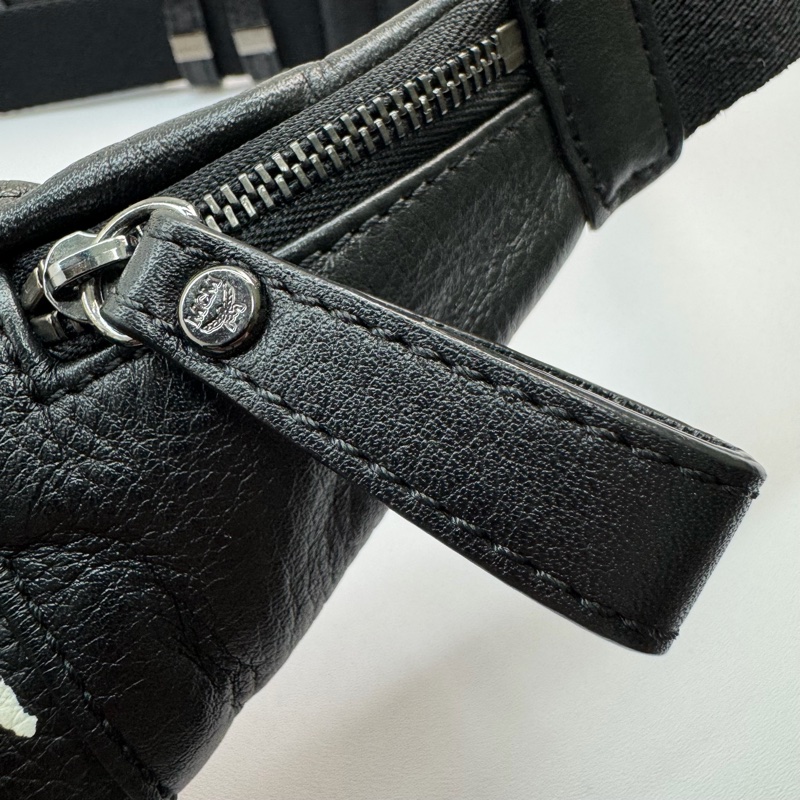 MCM Visetos Fursten 品牌圖騰鉚釘斑馬條紋印花胸肩背/腰包-16