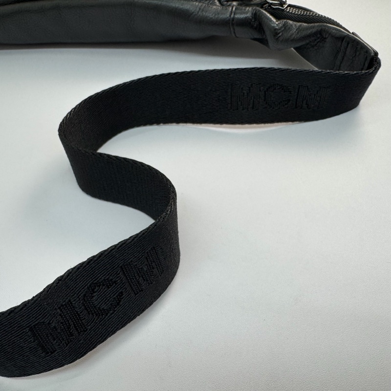 MCM Visetos Fursten 品牌圖騰鉚釘斑馬條紋印花胸肩背/腰包-19