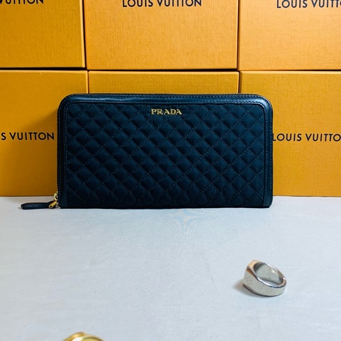 ✨近新閒置 Prada 普拉達 黑金菱格紋12卡拉鏈長夾