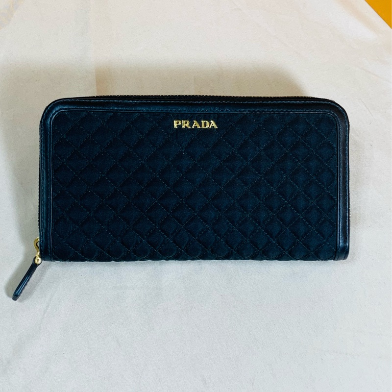 ✨近新閒置 Prada 普拉達 黑金菱格紋12卡拉鏈長夾-2
