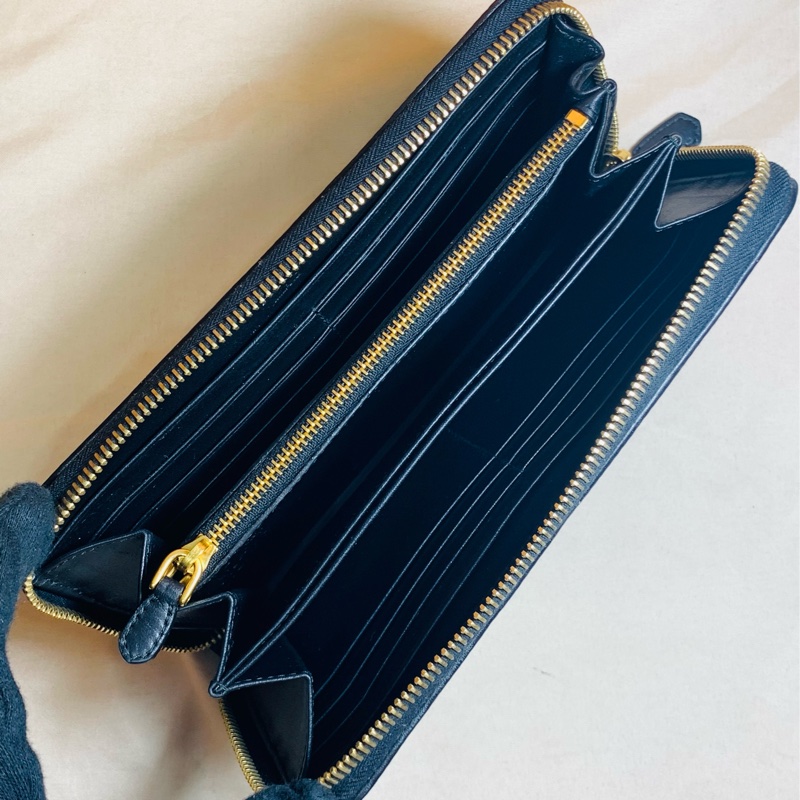 ✨近新閒置 Prada 普拉達 黑金菱格紋12卡拉鏈長夾-4