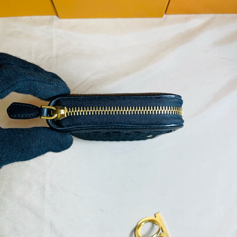 ✨近新閒置 Prada 普拉達 黑金菱格紋12卡拉鏈長夾-8