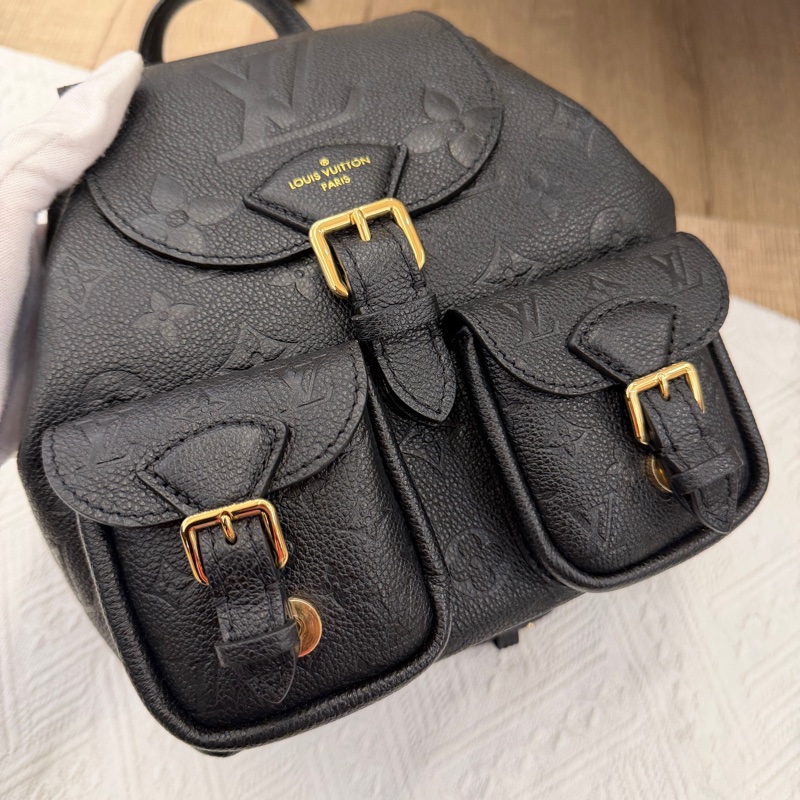 LV Backup 黑壓紋鏈條後背包-2