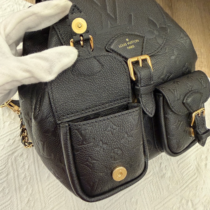 LV Backup 黑壓紋鏈條後背包-6