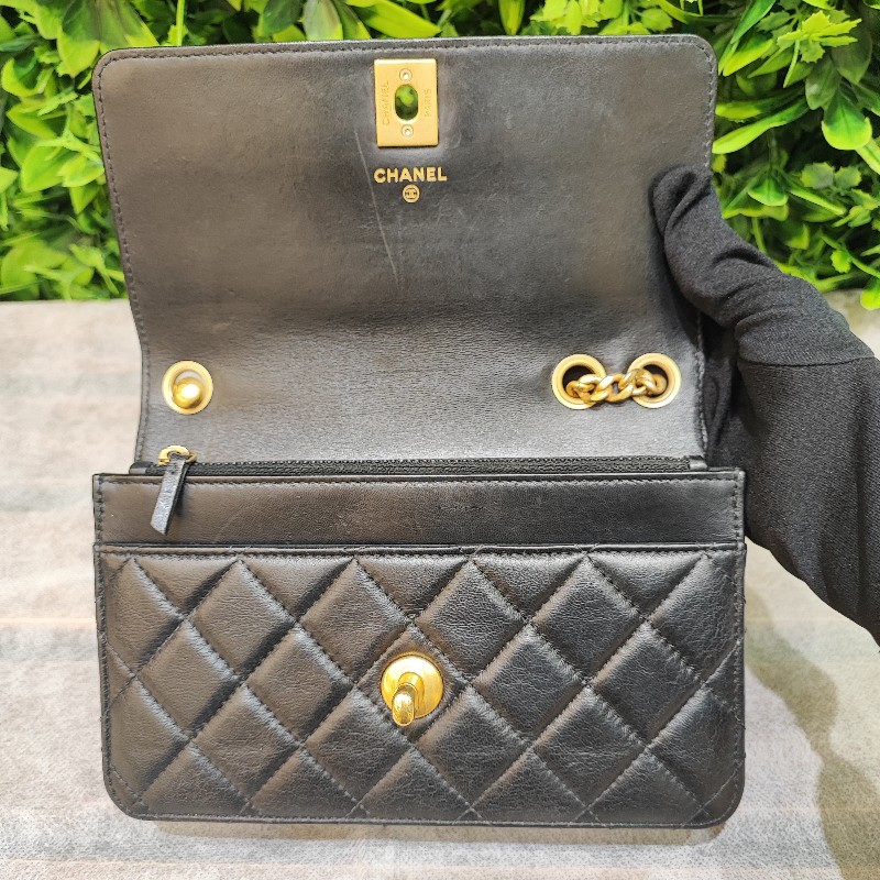 Chanel WOC-21