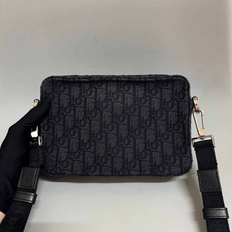 Dior safari 浮雕黑老花相機包-1