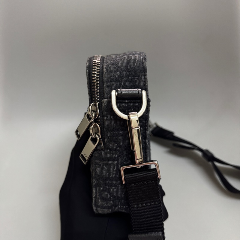 Dior safari 浮雕黑老花相機包-3