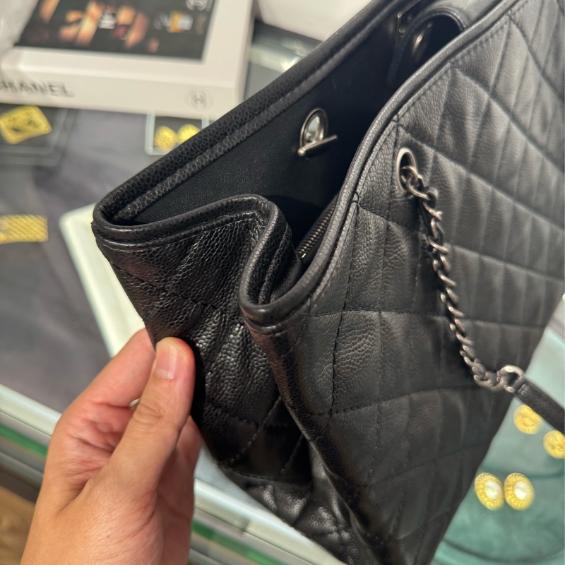 上架中🔑Chanel黑荔枝紋仿舊釦雙鏈托特包-12