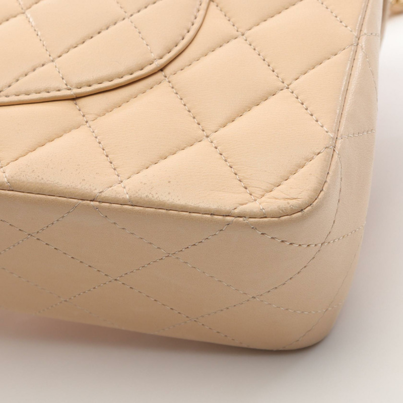 香奈兒 (CHANEL) 絎縫雙蓋鏈條肩背包，羊皮材質，米色，金色五金，二手 CC-5