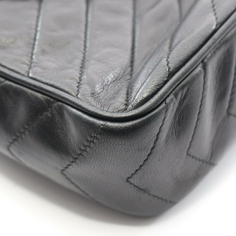 香奈兒 V 字形縫線鏈條單肩背包，羊皮材質，黑色，二手，斜背包，金色五金-6