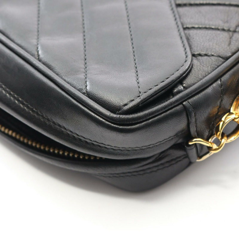 香奈兒 V 字形縫線鏈條單肩背包，羊皮材質，黑色，二手，斜背包，金色五金-8