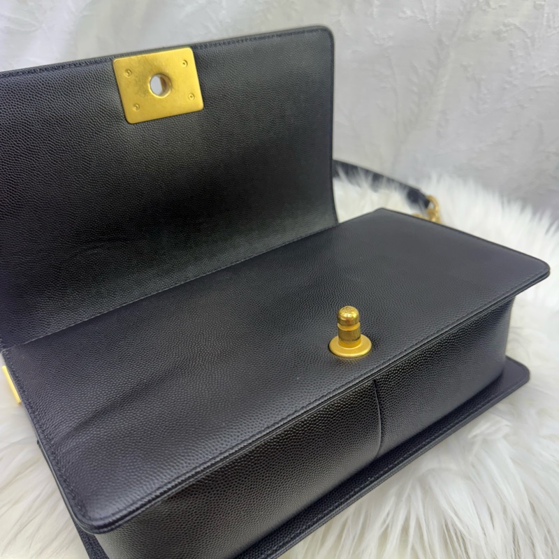Chanel LeBoy Bag 黑色金扣荔枝皮晶片款-5