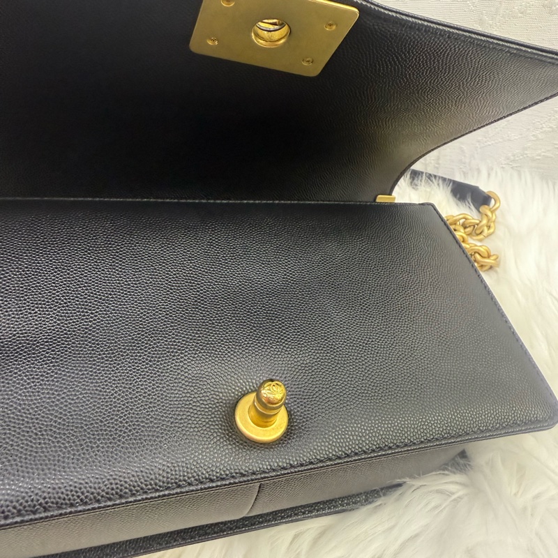 Chanel LeBoy Bag 黑色金扣荔枝皮晶片款-6