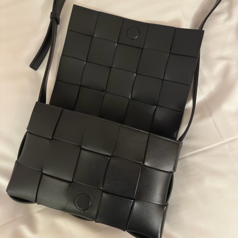 BOTTEGA VENETA Cassette 黑色都會牛皮款