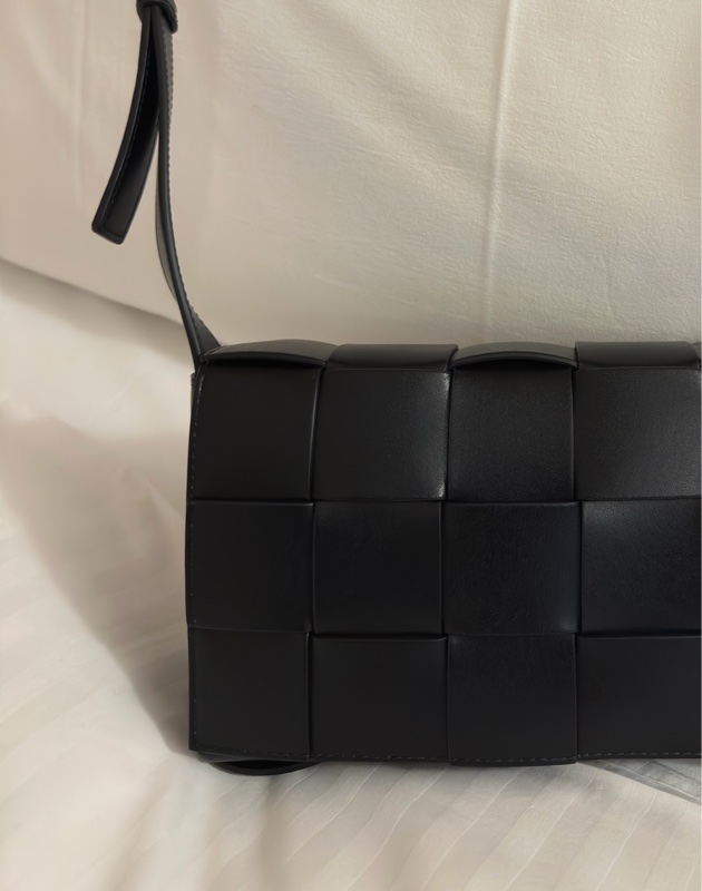 BOTTEGA VENETA Cassette 黑色都會牛皮款-2