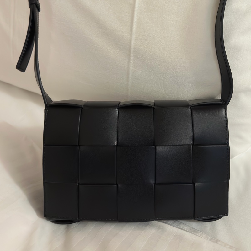 BOTTEGA VENETA Cassette 黑色都會牛皮款-6