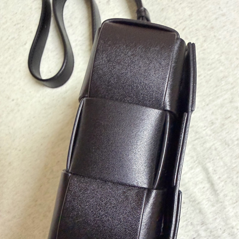 BOTTEGA VENETA Cassette 黑色都會牛皮款-8