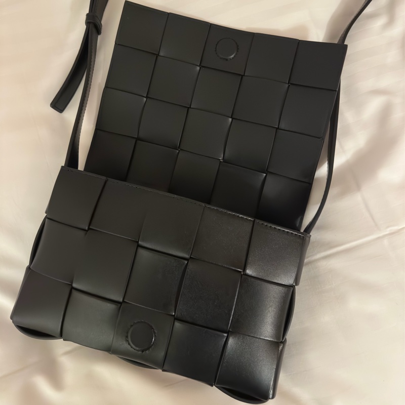 BOTTEGA VENETA Cassette 黑色都會牛皮款-9
