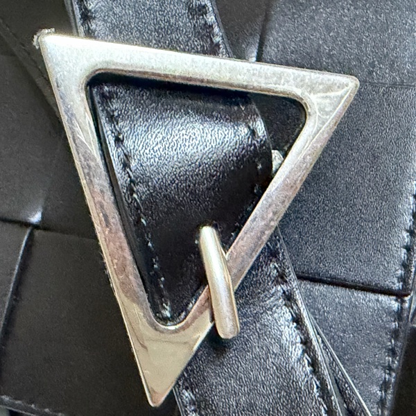 BOTTEGA VENETA Cassette 黑色都會牛皮款-10