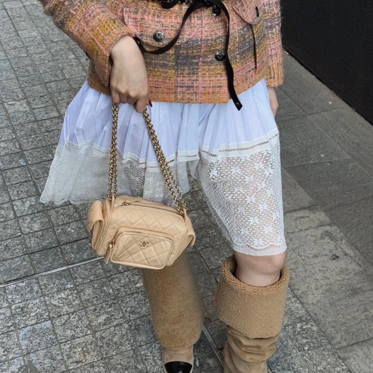 CHANEL 24k 奶茶米色羊皮保齡球相機包 晶片款 單肩斜肩包-1