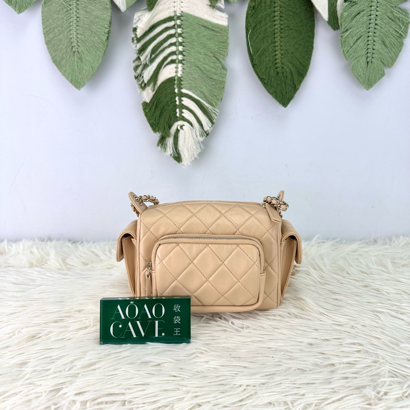 CHANEL 24k 奶茶米色羊皮保齡球相機包 晶片款 單肩斜肩包-4
