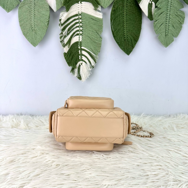 CHANEL 24k 奶茶米色羊皮保齡球相機包 晶片款 單肩斜肩包-5