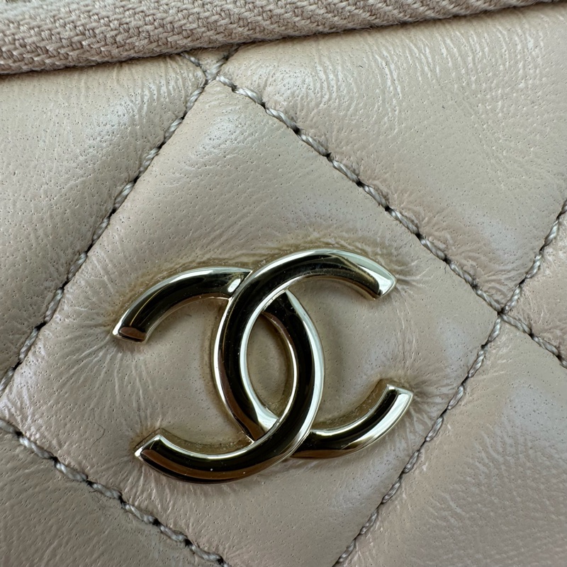 CHANEL 24k 奶茶米色羊皮保齡球相機包 晶片款 單肩斜肩包-6