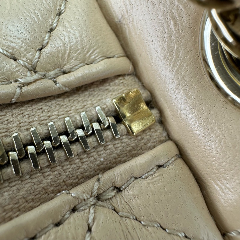 CHANEL 24k 奶茶米色羊皮保齡球相機包 晶片款 單肩斜肩包-9