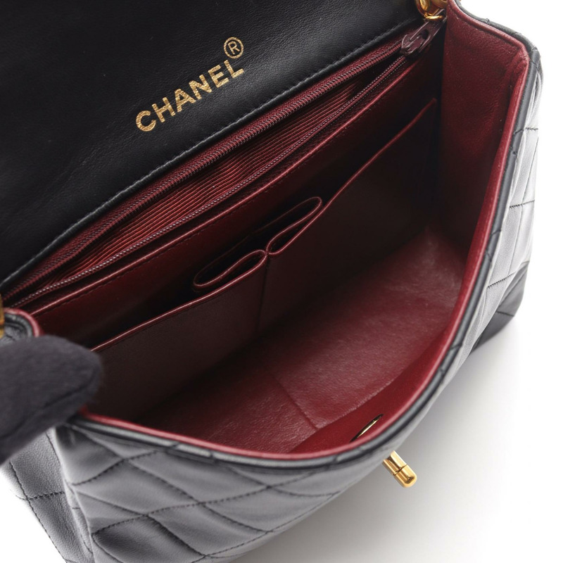 香奈兒 (CHANEL) 迷你絎縫 20 鏈條肩背包，羊皮材質，黑色，二手，金色五金 CC-2