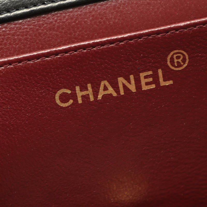 香奈兒迷你絎縫全蓋鏈條單肩背包，羊皮材質，黑色，二手，金色五金配件。-3